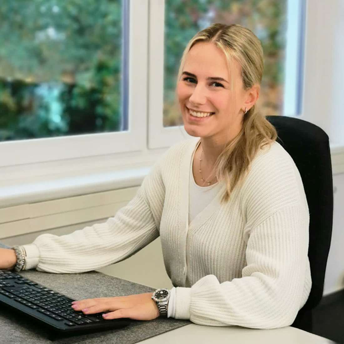 Eine sehr sympathische kompetente Ansprechpartnerin für Lichtwerbung Osnabrück Johanna Freigassner