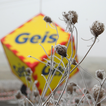 Spedition Geis – 25 Meter hoher Werbepylon mit XXL-Würfel