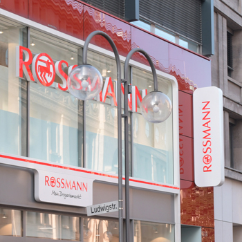 Rossmann – Vielfältige Werbeanlagen